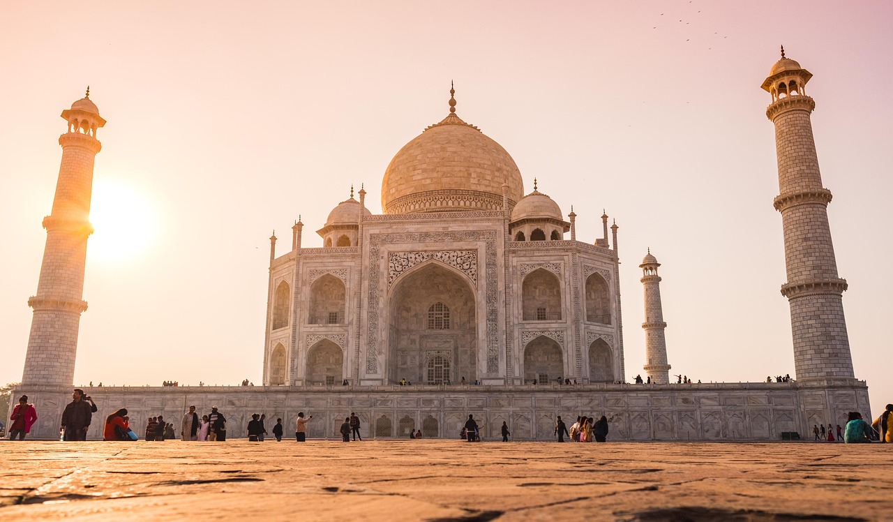 découvrez l'inde, un pays riche en culture, histoire et paysages variés, offrant une expérience unique entre traditions ancestrales et modernité vibrante.