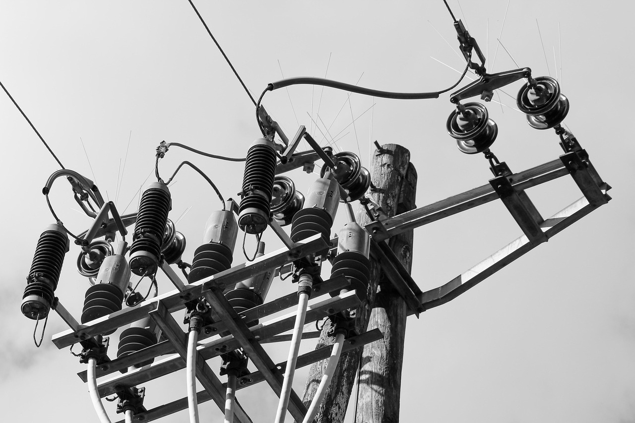 découvrez tout sur le pylône haute tension : structure, utilité et rôle essentiel dans la distribution d'électricité.