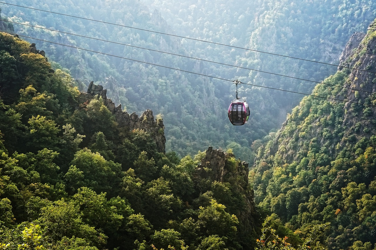 découvrez la magie des cœurs en altitude avec notre téléphérique. profitez de vues panoramiques à couper le souffle tout en voyageant confortablement. une expérience unique à ne pas manquer pour les amoureux des paysages et des aventures en plein air.