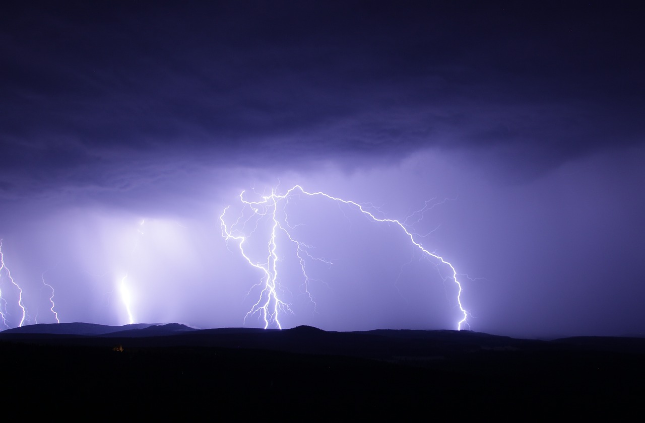 découvrez les différentes méthodes de production d'électricité, leur impact environnemental et les innovations technologiques qui transforment le secteur énergétique.